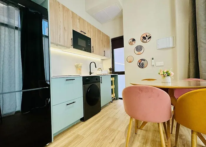 Bright & Stylish Flat Close To Center Apartment