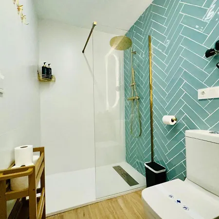 Bright & Stylish Flat Close To Center شقة