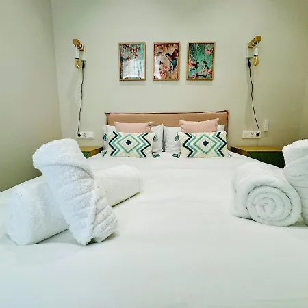 Bright & Stylish Flat Close To Center شقة *