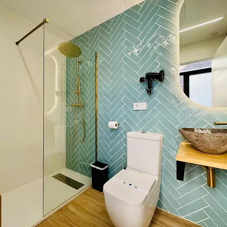 Bright & Stylish Flat Close To Center Valence